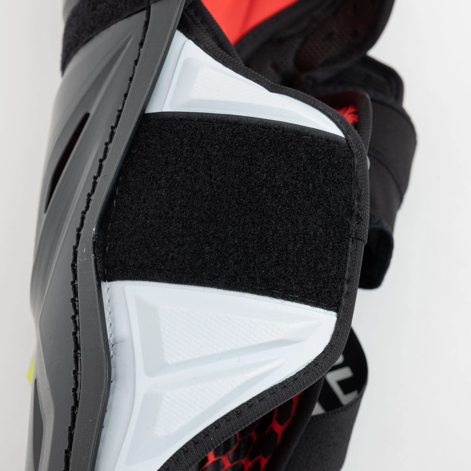 Bauer Vapor Hyperlite Intermediate Hockey Shin Guards 21 Bauer Vapor Hyperlite Intermediate Hockey Shin Guards - Image 19