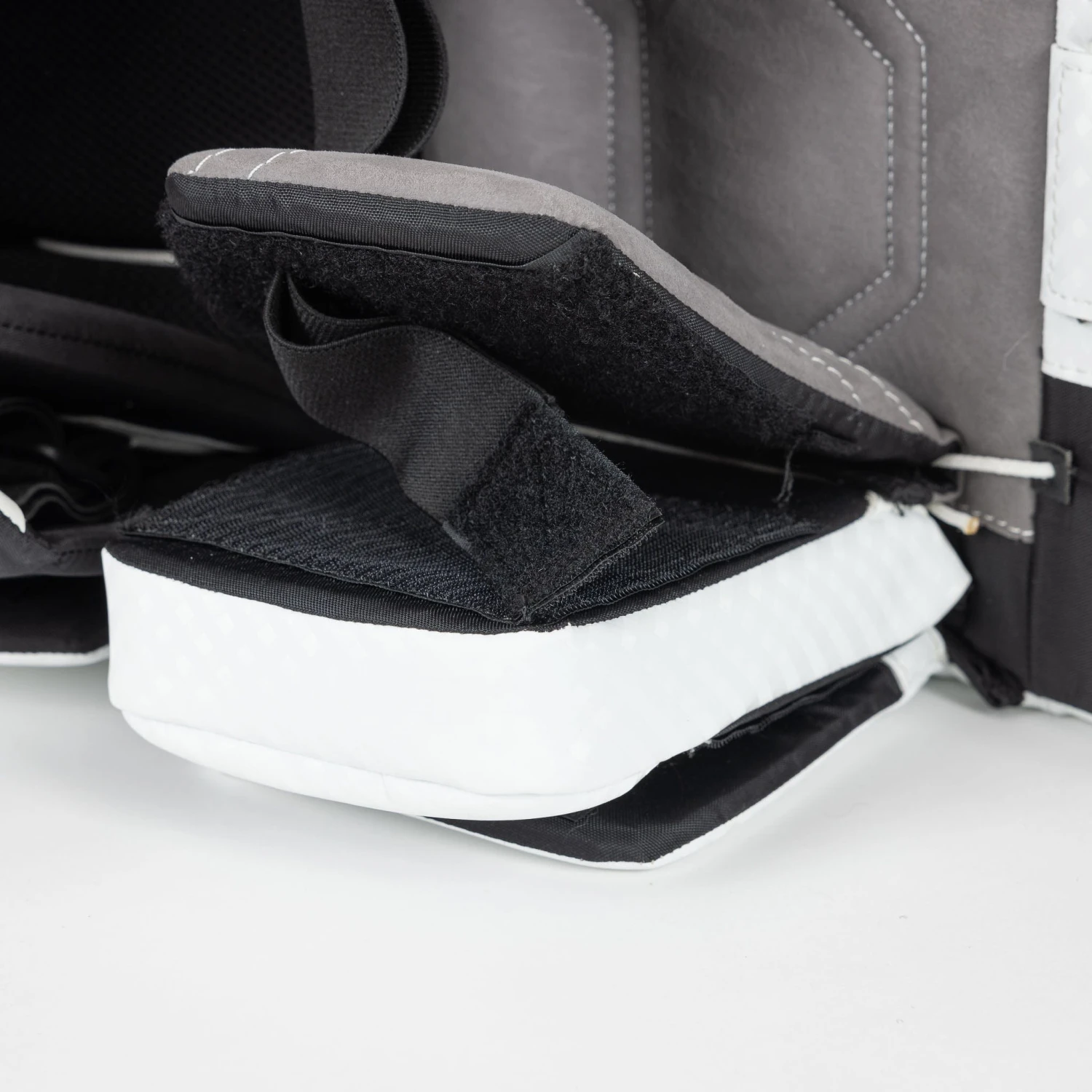 Brian's G-NETik X5 Intermediate Goalie Leg Pads 14 Brian's G-NETik X5 Intermediate Goalie Leg Pads - Image 12