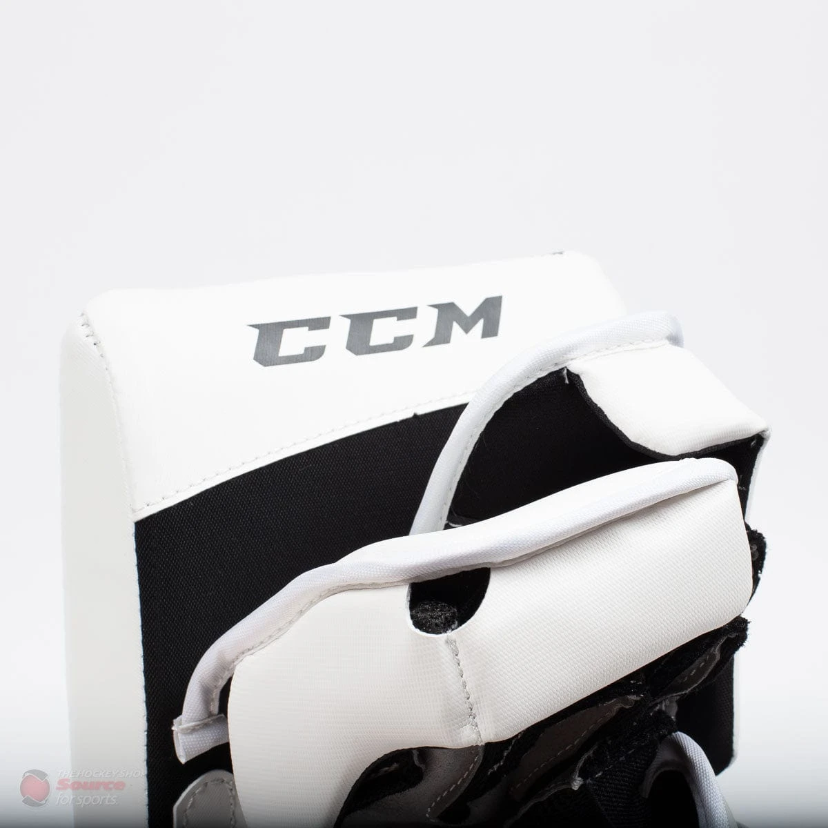 CCM Extreme Flex E4.5 Junior Goalie Blocker - Source Exclusive 8 CCM Extreme Flex E4.5 Junior Goalie Blocker - Source Exclusive - Image 6