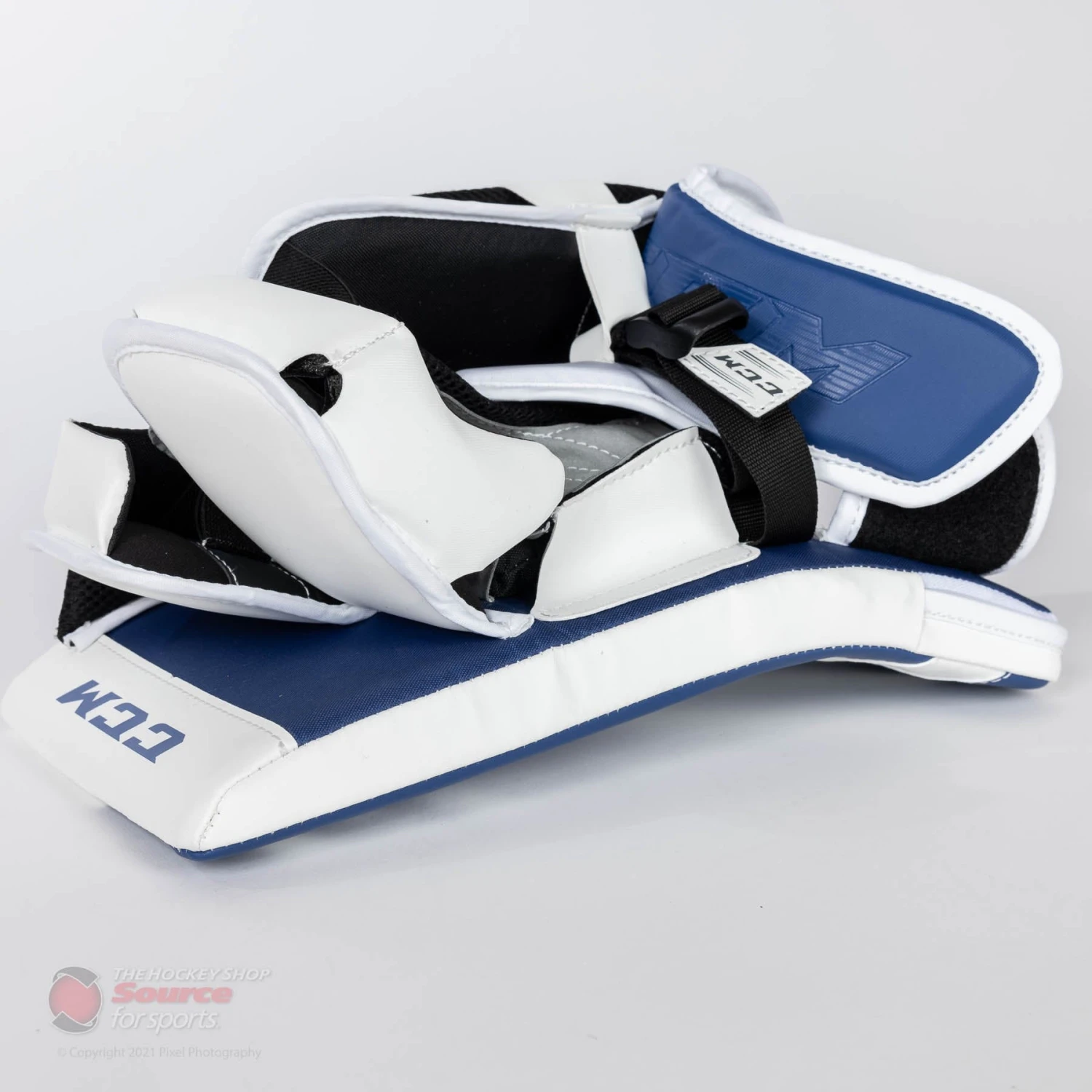 CCM Extreme Flex E5.5 Junior Goalie Blocker 7 CCM Extreme Flex E5.5 Junior Goalie Blocker - Image 5