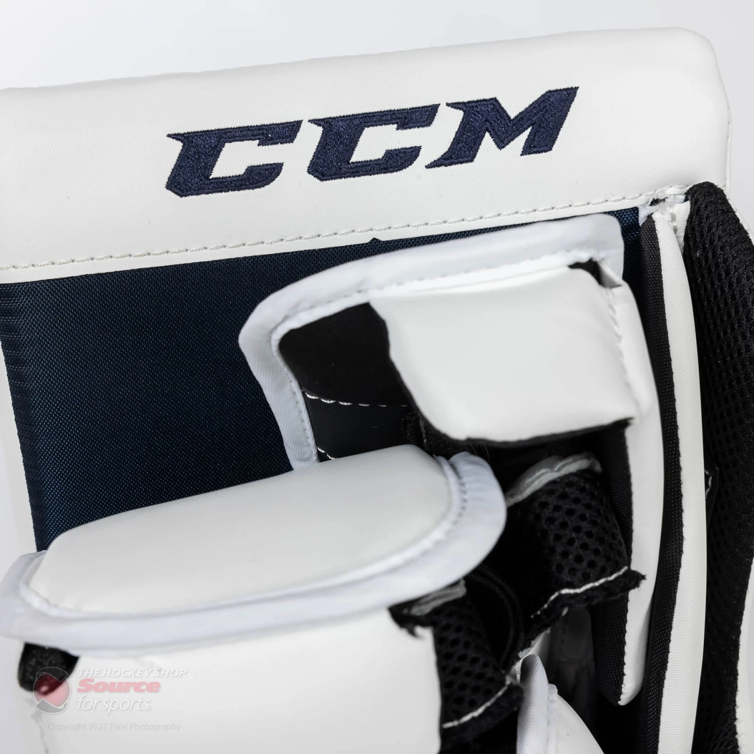 CCM Extreme Flex E5.9 Intermediate Goalie Blocker 14 CCM Extreme Flex E5.9 Intermediate Goalie Blocker - Image 12