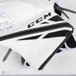 CCM Extreme Flex E4.9 Senior Goalie Catcher - Source Exclusive -Bauer Official Store ccm catchers ccm extreme flex e4 9 senior goalie catcher source exclusive 5323923685442