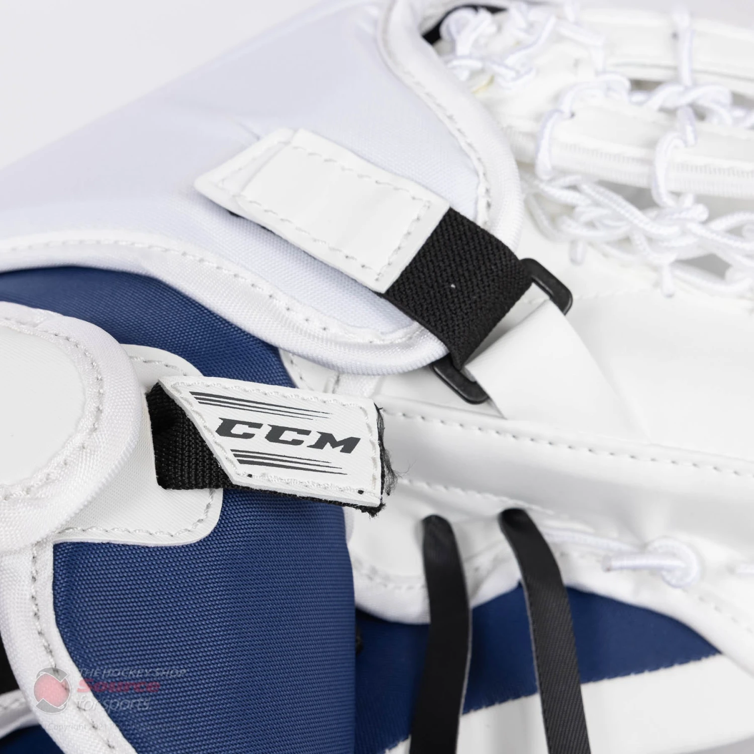 CCM Extreme Flex E5.5 Junior Goalie Catcher 12 CCM Extreme Flex E5.5 Junior Goalie Catcher - Image 10