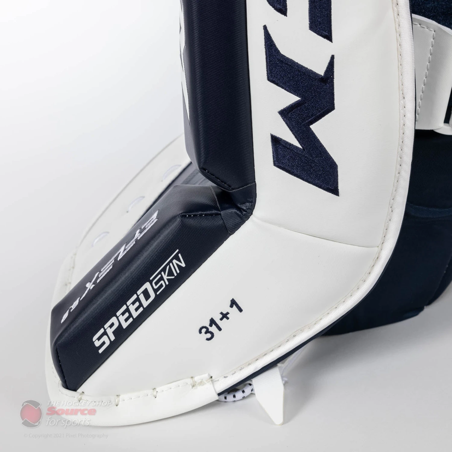 CCM Extreme Flex E5.9 Intermediate Goalie Leg Pads 9 CCM Extreme Flex E5.9 Intermediate Goalie Leg Pads - Image 7