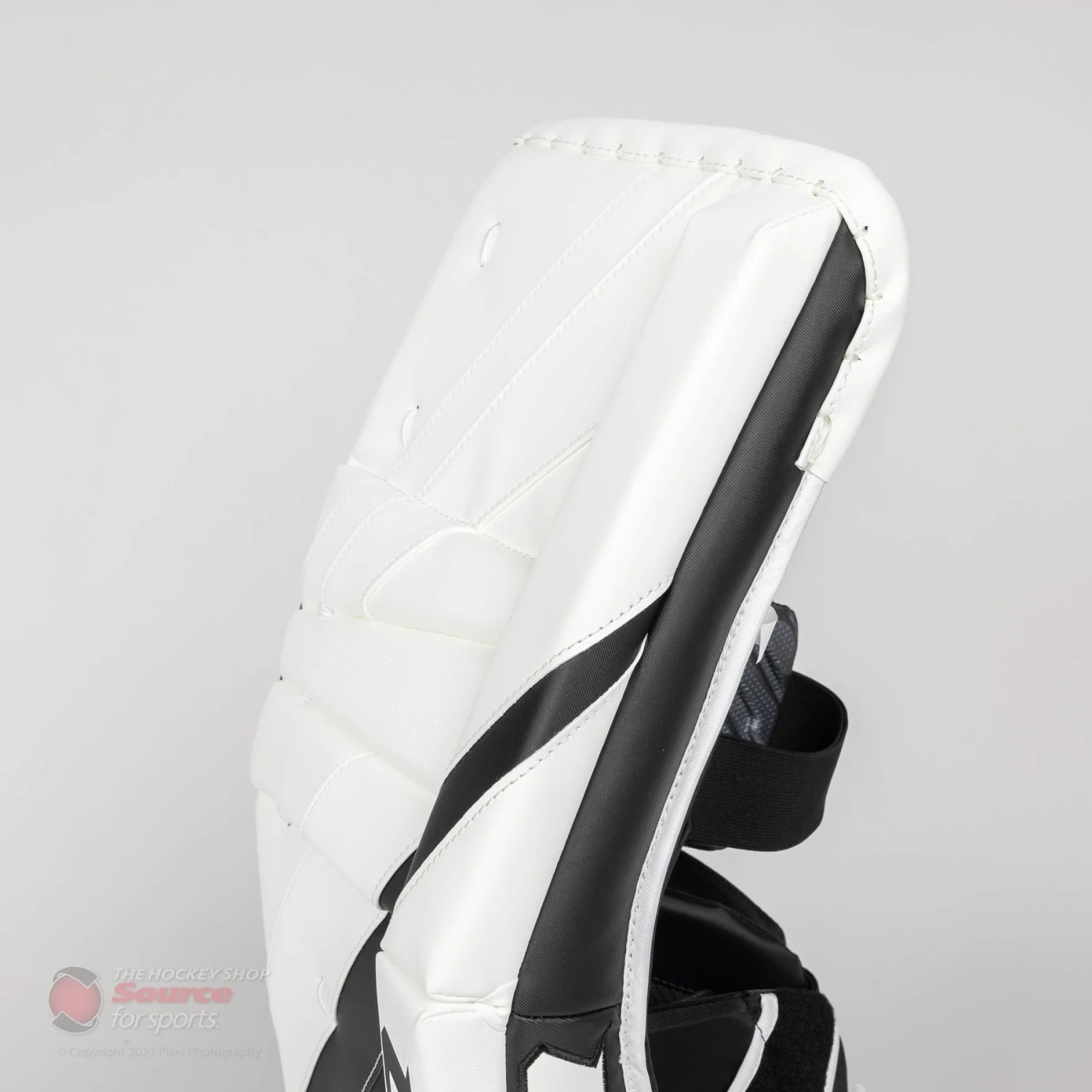 CCM Extreme Flex E5.9 Intermediate Goalie Leg Pads - Source Exclusive 8 CCM Extreme Flex E5.9 Intermediate Goalie Leg Pads - Source Exclusive - Image 6