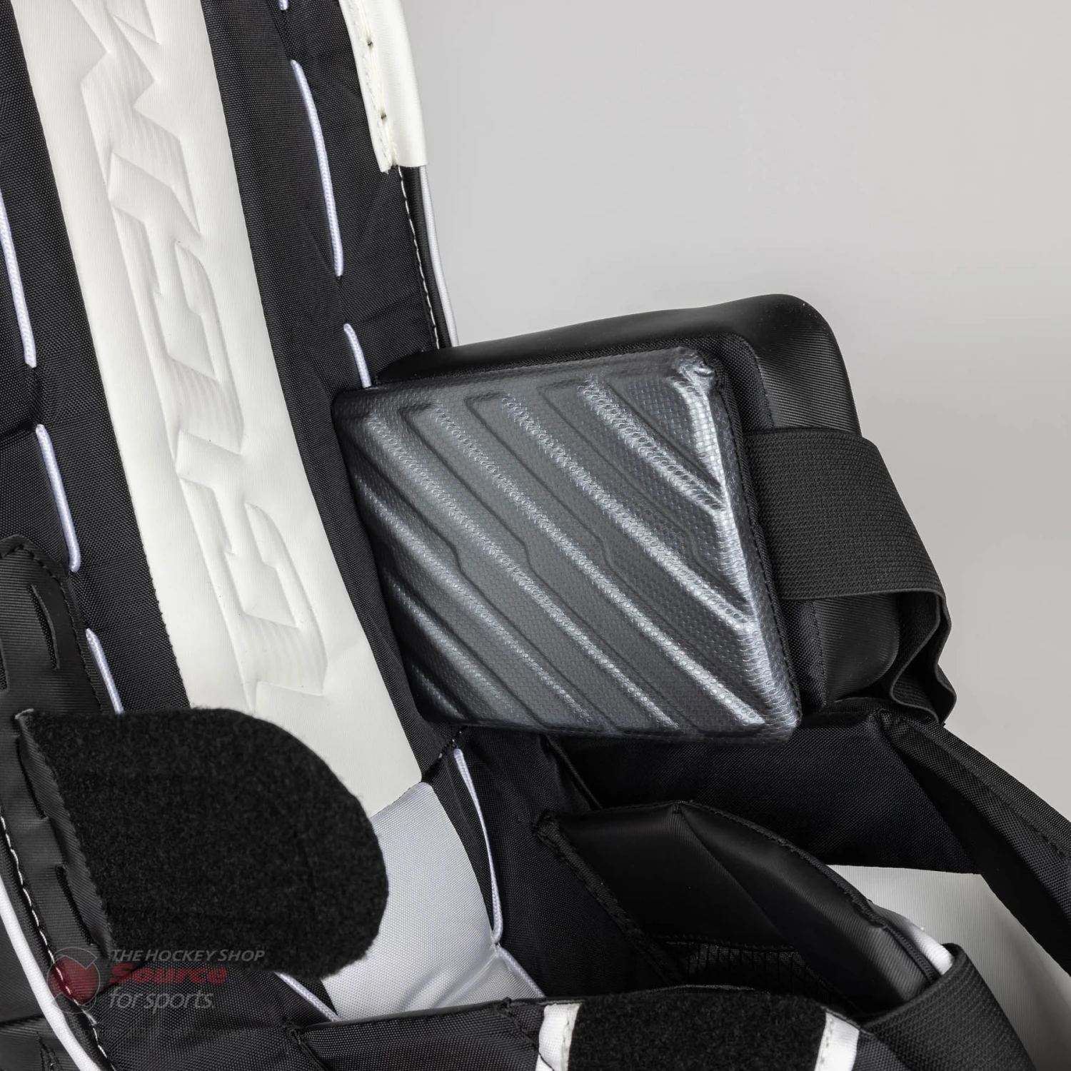 CCM Extreme Flex E5.9 Intermediate Goalie Leg Pads - Source Exclusive 11 CCM Extreme Flex E5.9 Intermediate Goalie Leg Pads - Source Exclusive - Image 9