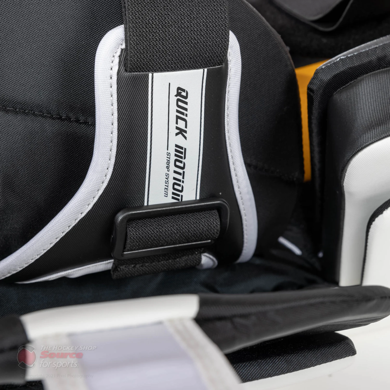 CCM Extreme Flex E5.9 Senior Goalie Leg Pads 18 CCM Extreme Flex E5.9 Senior Goalie Leg Pads - Image 16