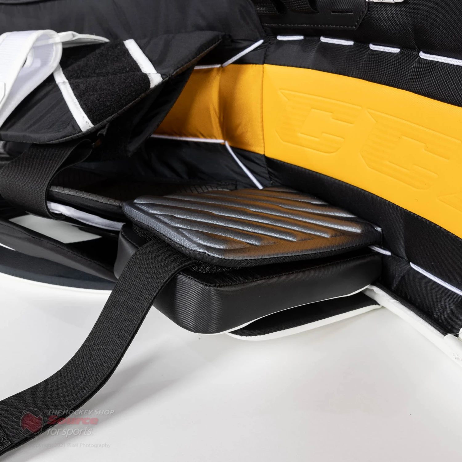 CCM Extreme Flex E5.9 Senior Goalie Leg Pads 16 CCM Extreme Flex E5.9 Senior Goalie Leg Pads - Image 14